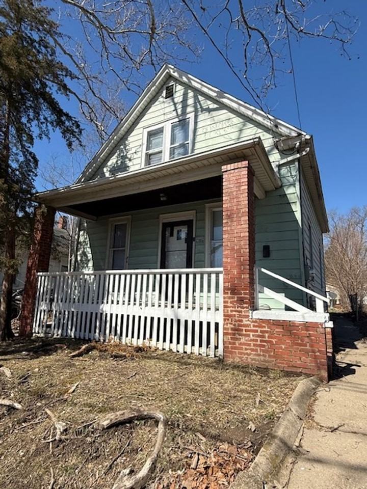 903 W Brons Ave - Photo 2 of 31