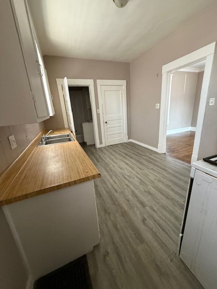 903 W Brons Ave - Photo 7 of 31