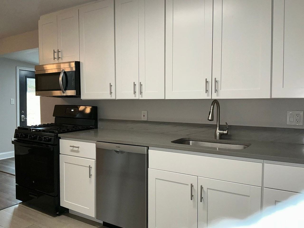 7 Dorothy Ln - Photo 4 of 36