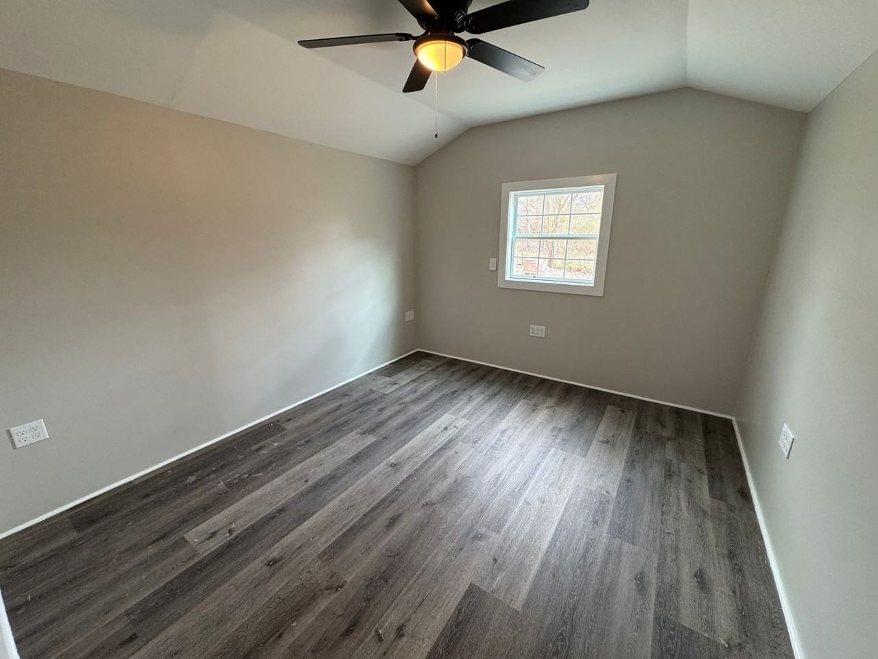 686 W 4th St - Photo 6 of 6