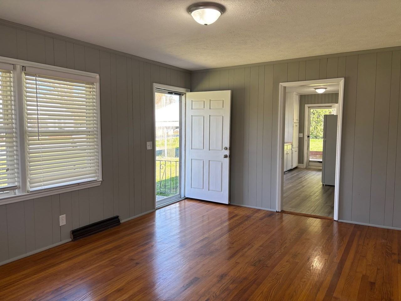 344 Hall Dr - Photo 5 of 23