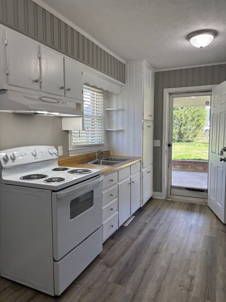 344 Hall Dr - Photo 7 of 23