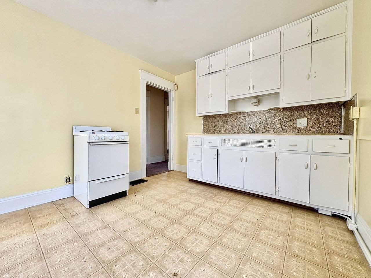 1425 Miami St - Photo 7 of 11