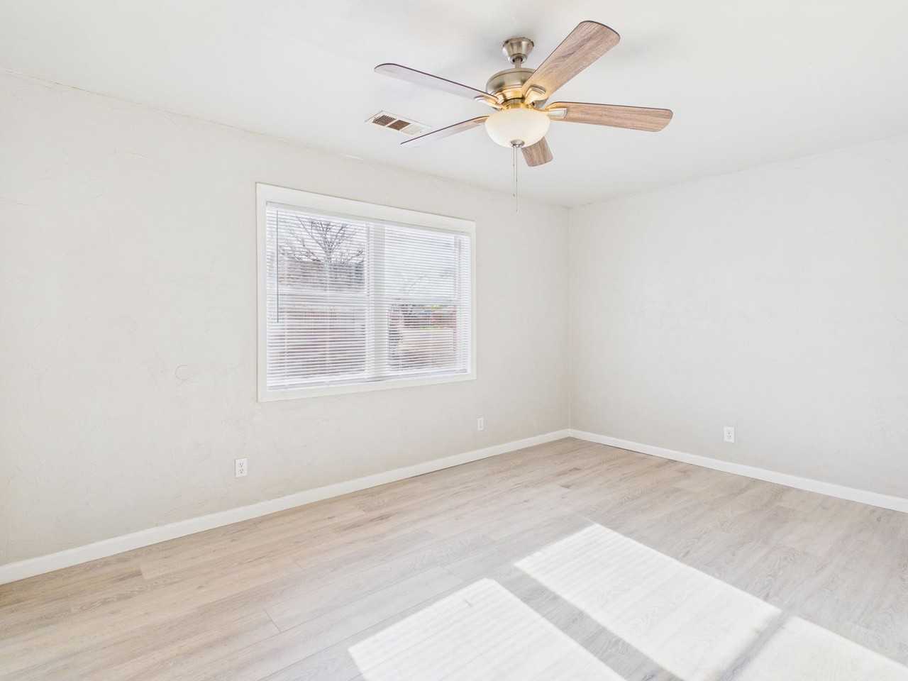 3004 Westhaven Dr - Photo 6 of 21