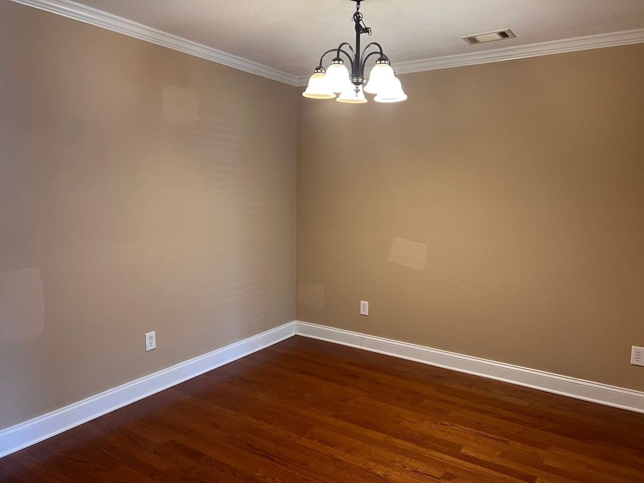 911 Bryan Cir - Photo 2 of 10