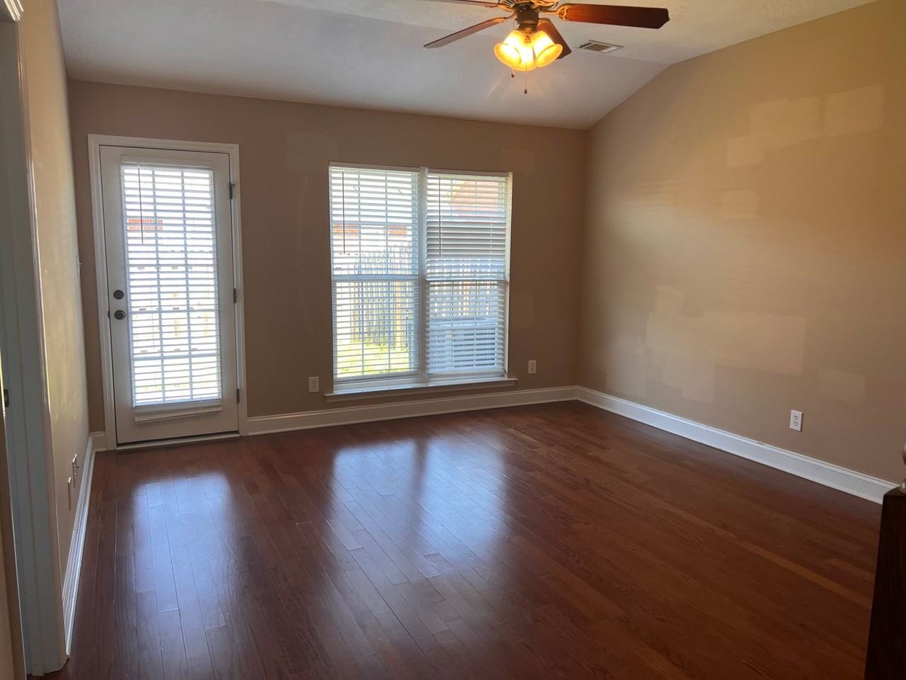 911 Bryan Cir - Photo 3 of 10