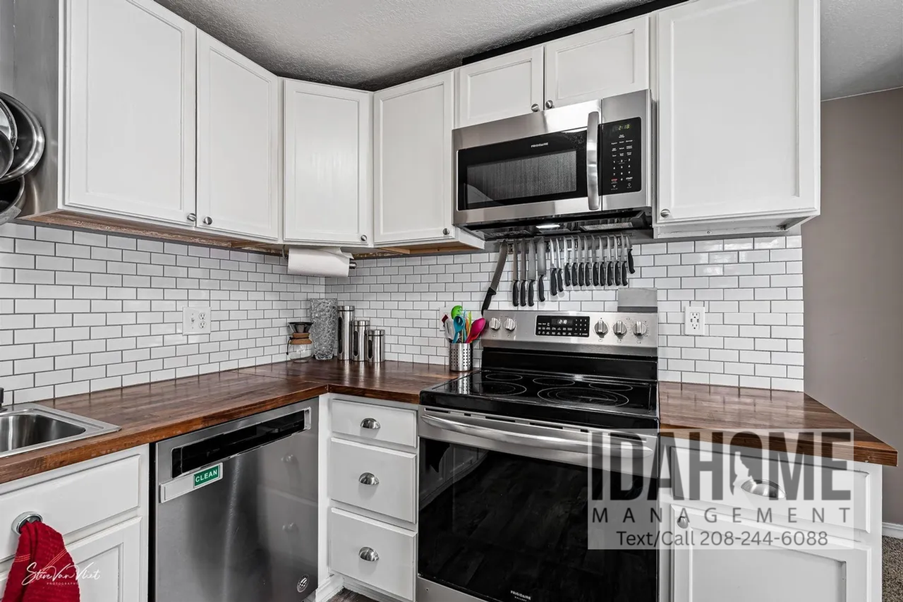 3769 Blue Grouse Dr - Photo 3 of 11