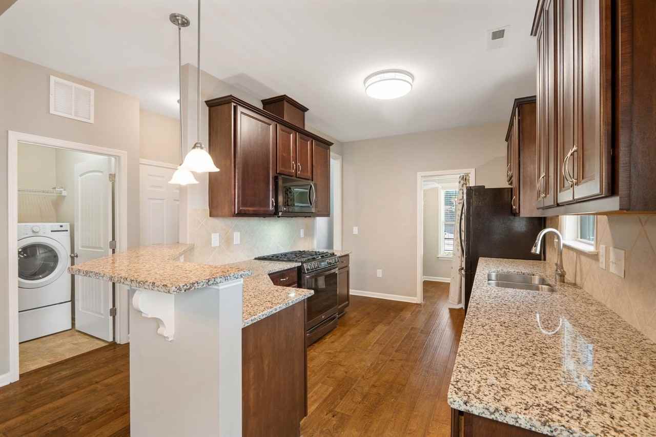 127 Cypress Hill Ln - Photo 4 of 26