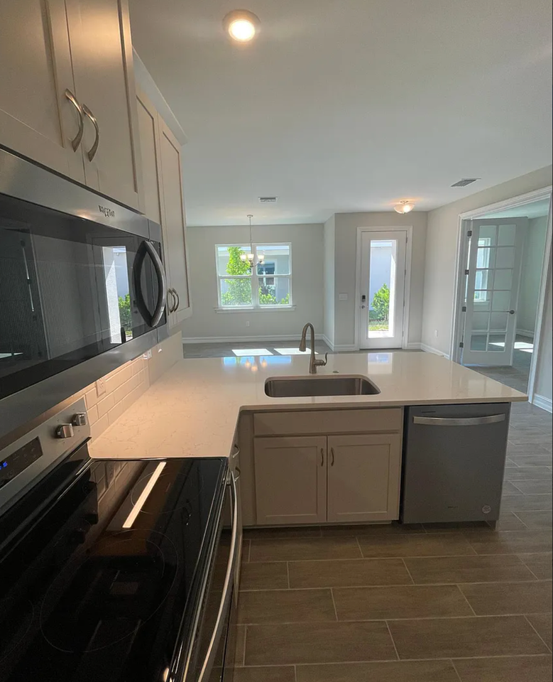 1078 Rolling Brook Ln - Photo 6 of 17