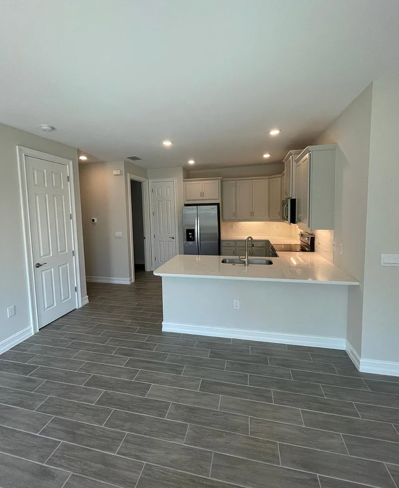 1078 Rolling Brook Ln - Photo 7 of 17