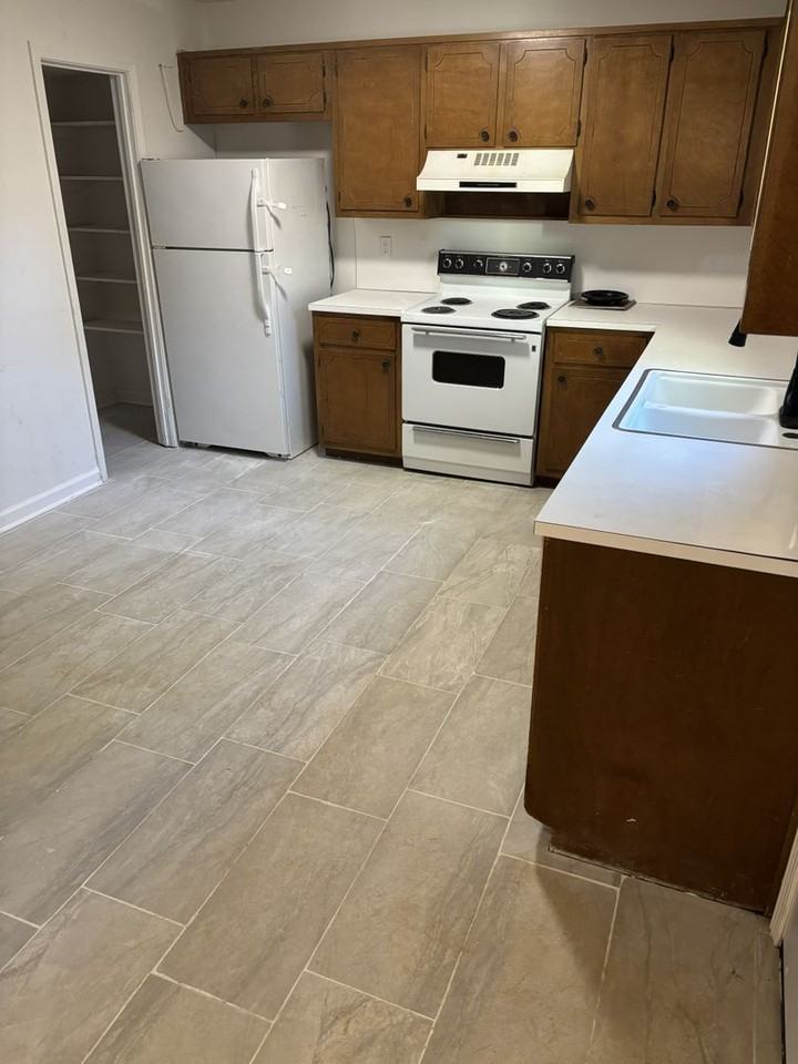 5528 Saint James St - Photo 4 of 13