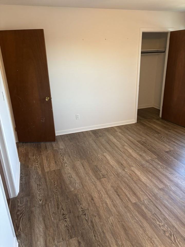 5528 Saint James St - Photo 6 of 13