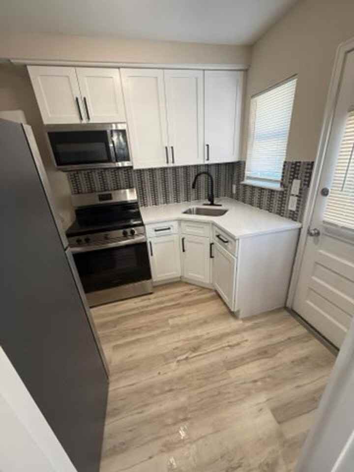 320 Sheffield Ave - Photo 2 of 8