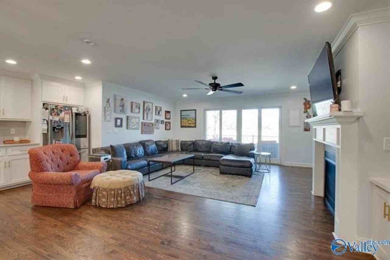 8129 Hickory Hill Ln Se - Photo 5 of 22