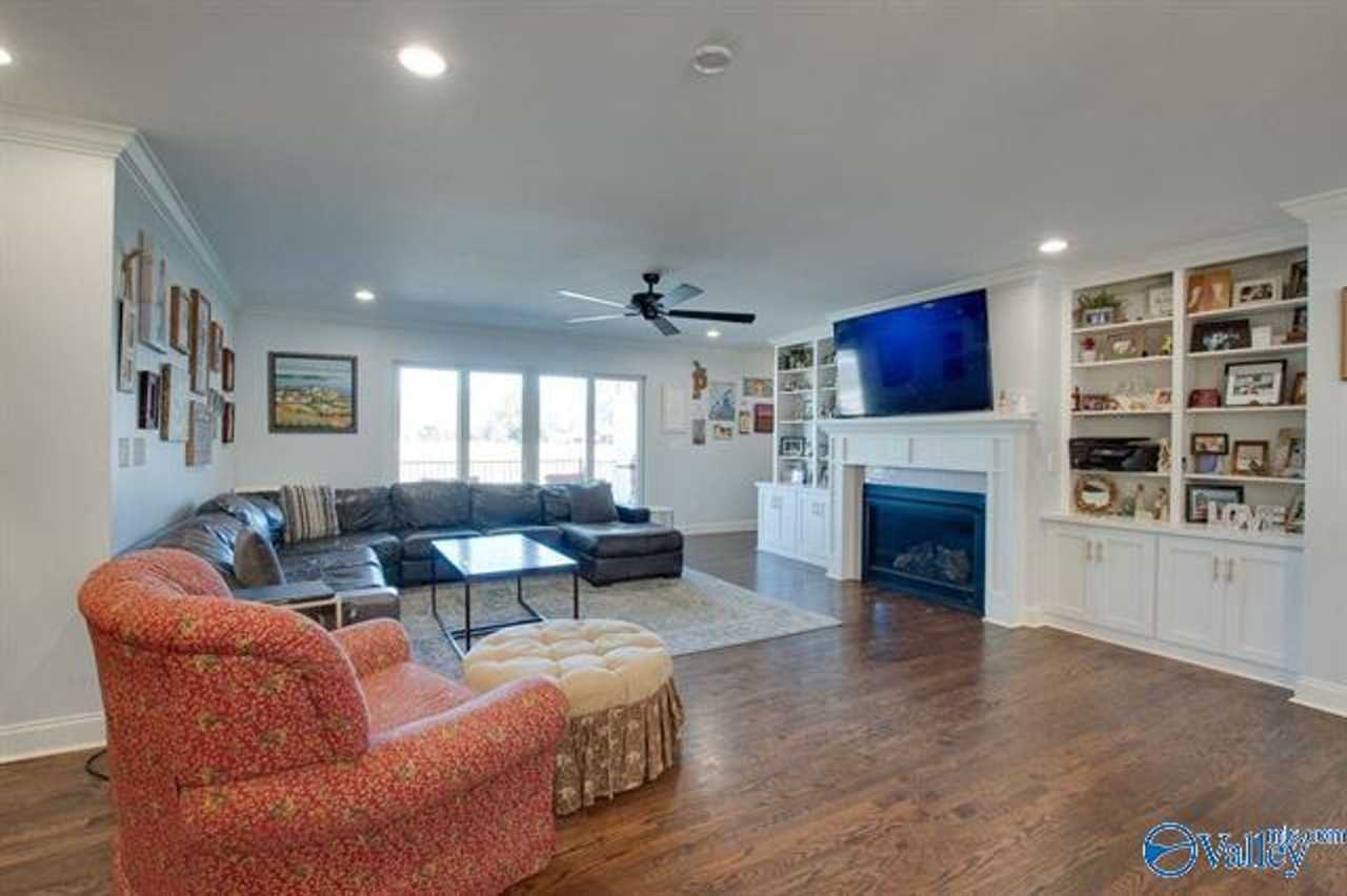 8129 Hickory Hill Ln Se - Photo 6 of 22