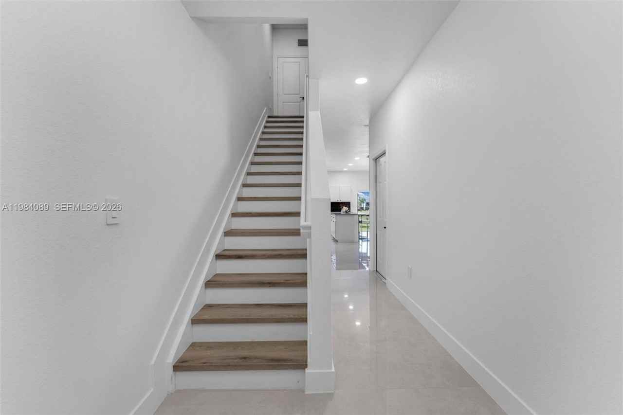 617 Sw 11th St - Photo 6 of 19