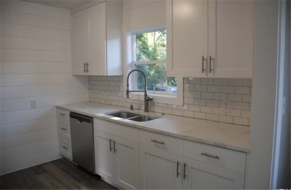 679 Patterson St - Photo 4 of 9