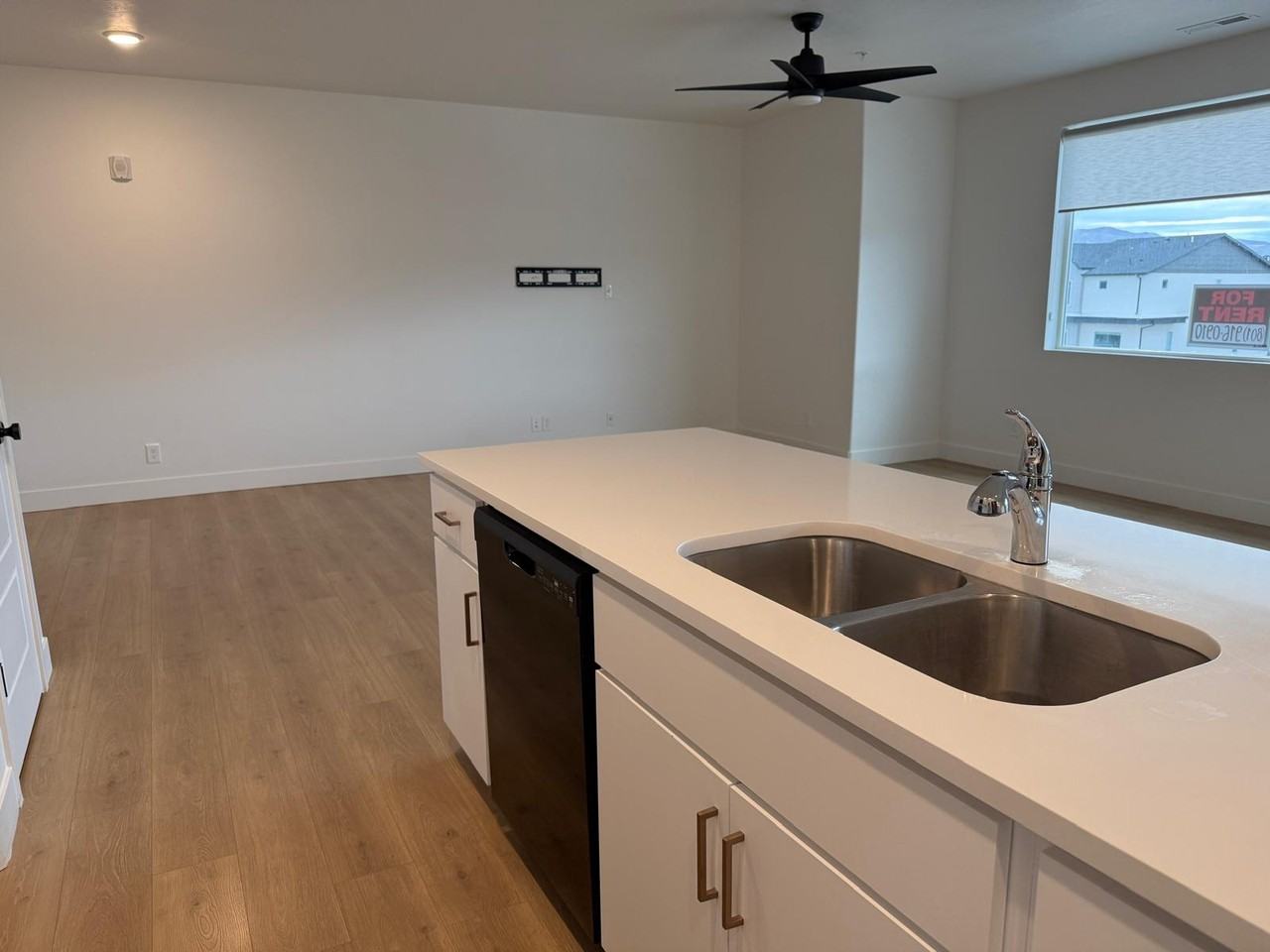 392 Sw - Photo 2 of 10