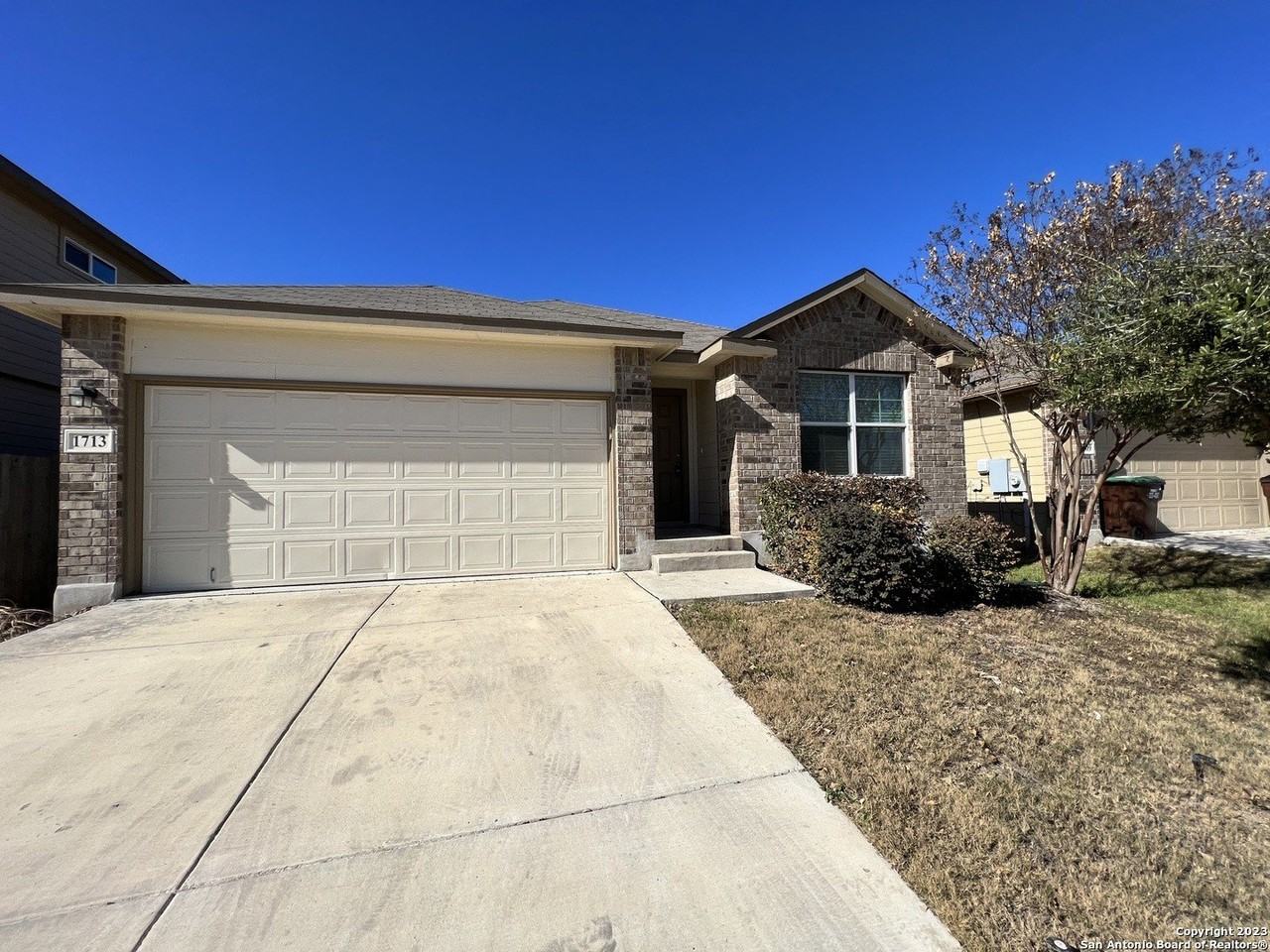 1713 London Blue - Photo 2 of 36