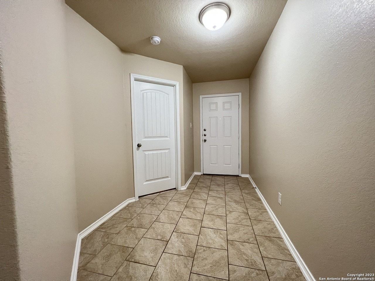 1713 London Blue - Photo 4 of 36