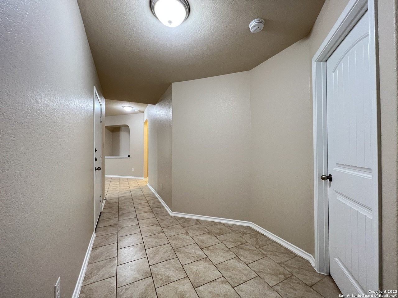 1713 London Blue - Photo 5 of 36