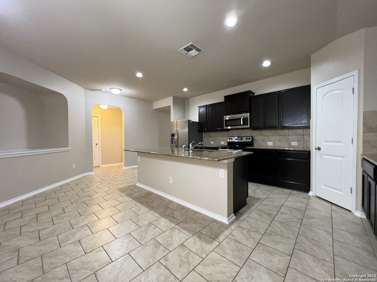 1713 London Blue - Photo 6 of 36