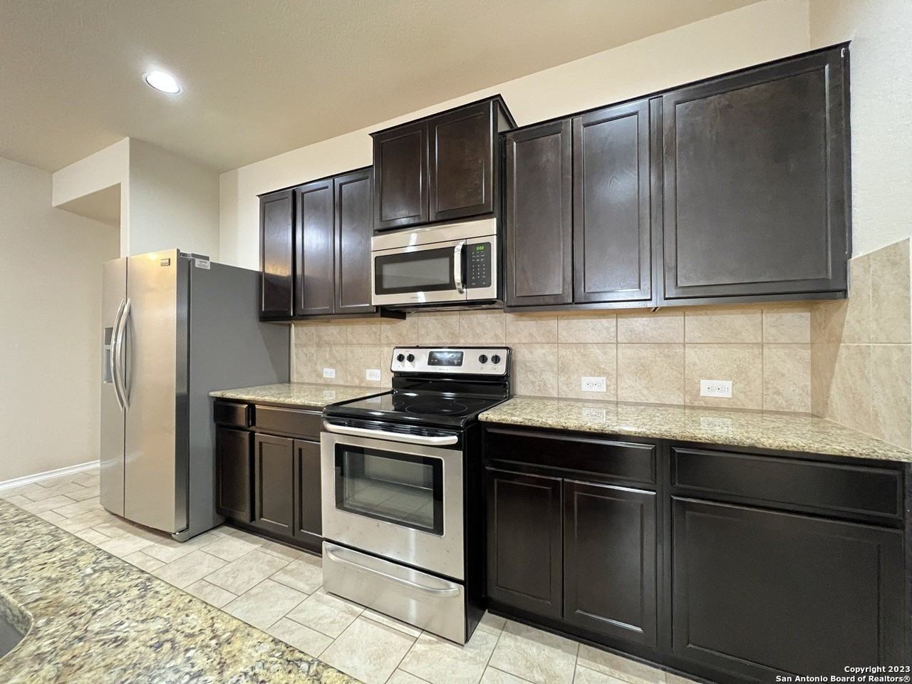 1713 London Blue - Photo 7 of 36