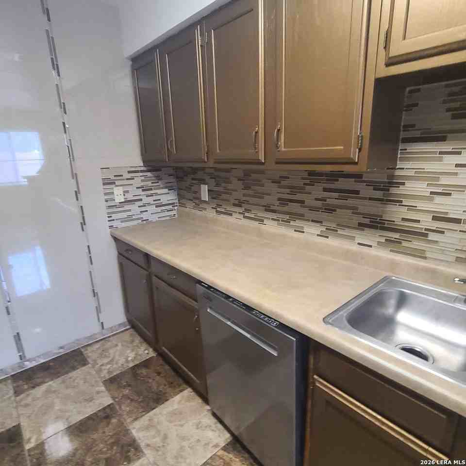 12020 Maplerock St - Photo 5 of 30