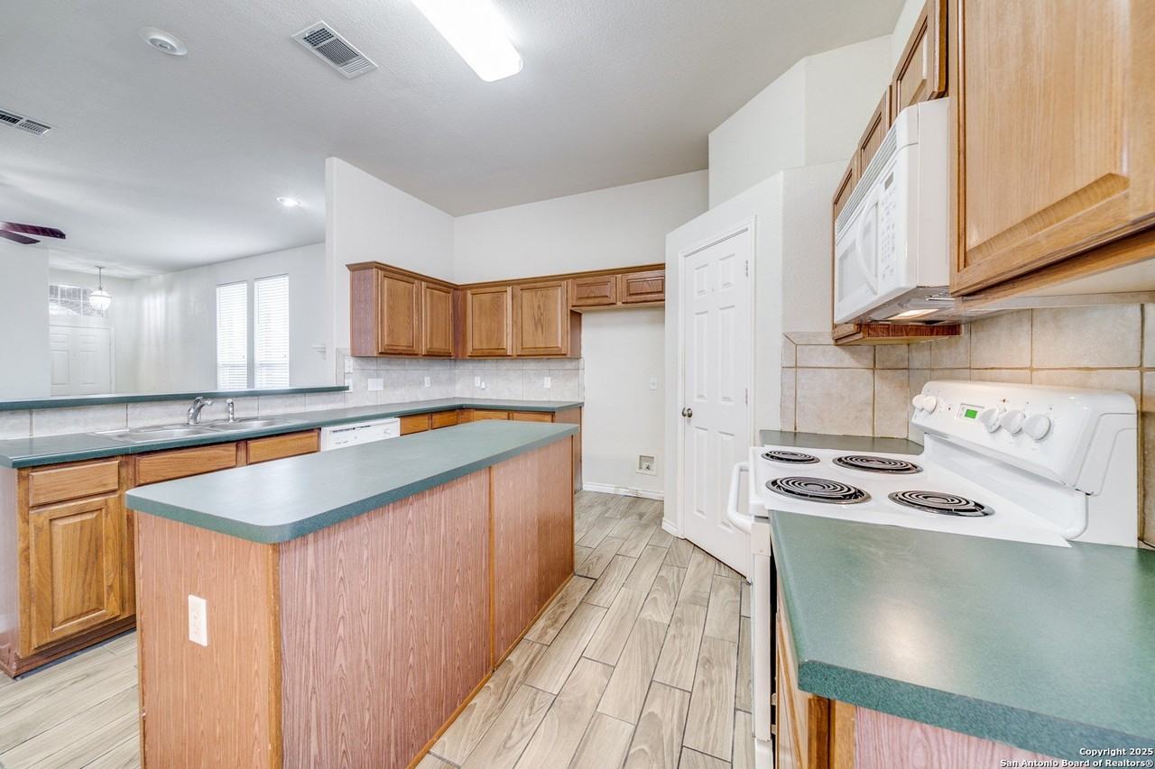 353 Placid Mdw - Photo 3 of 10