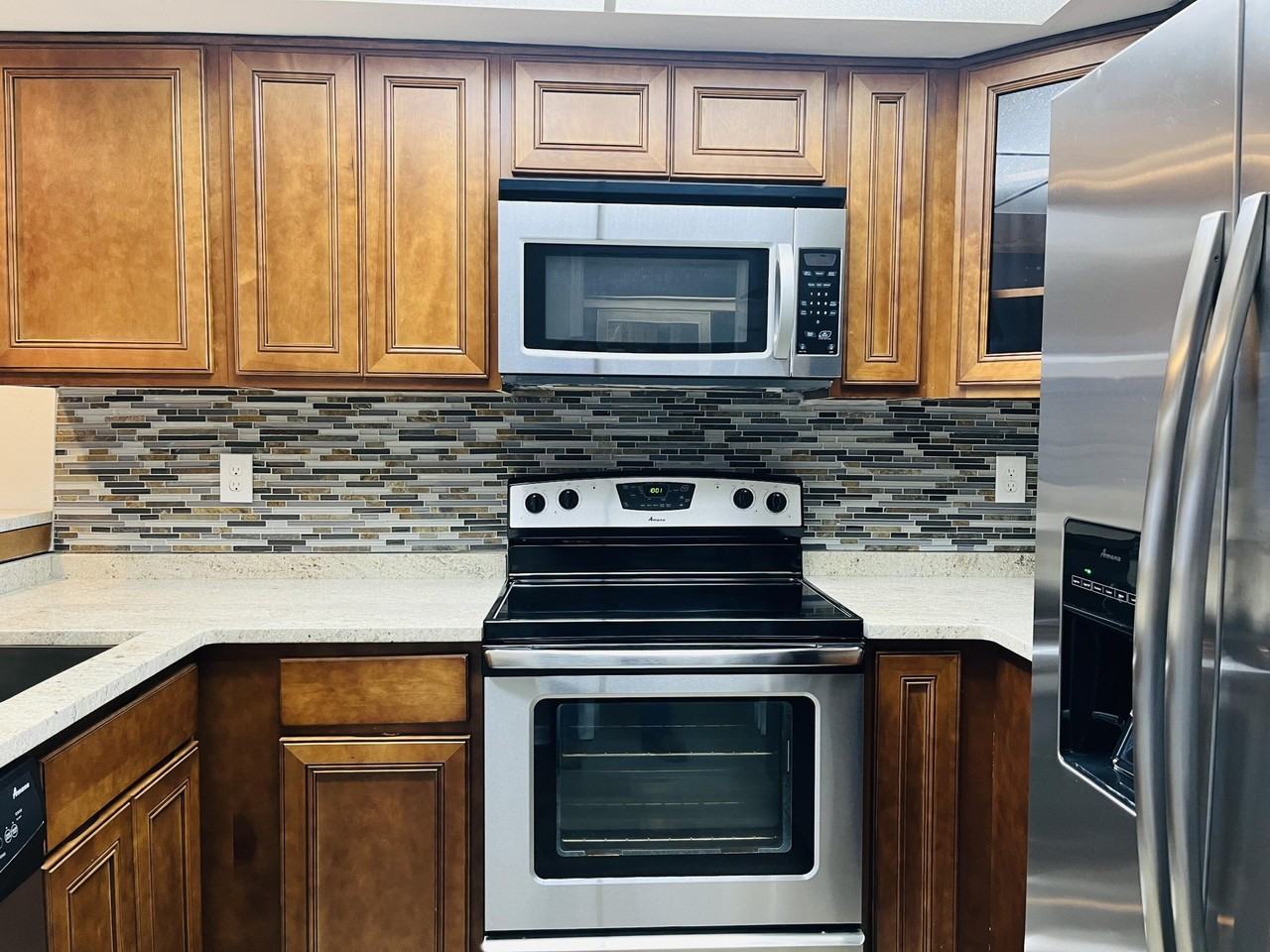 3042 Sir Hamilton Cir Unit 6 - Photo 2 of 13