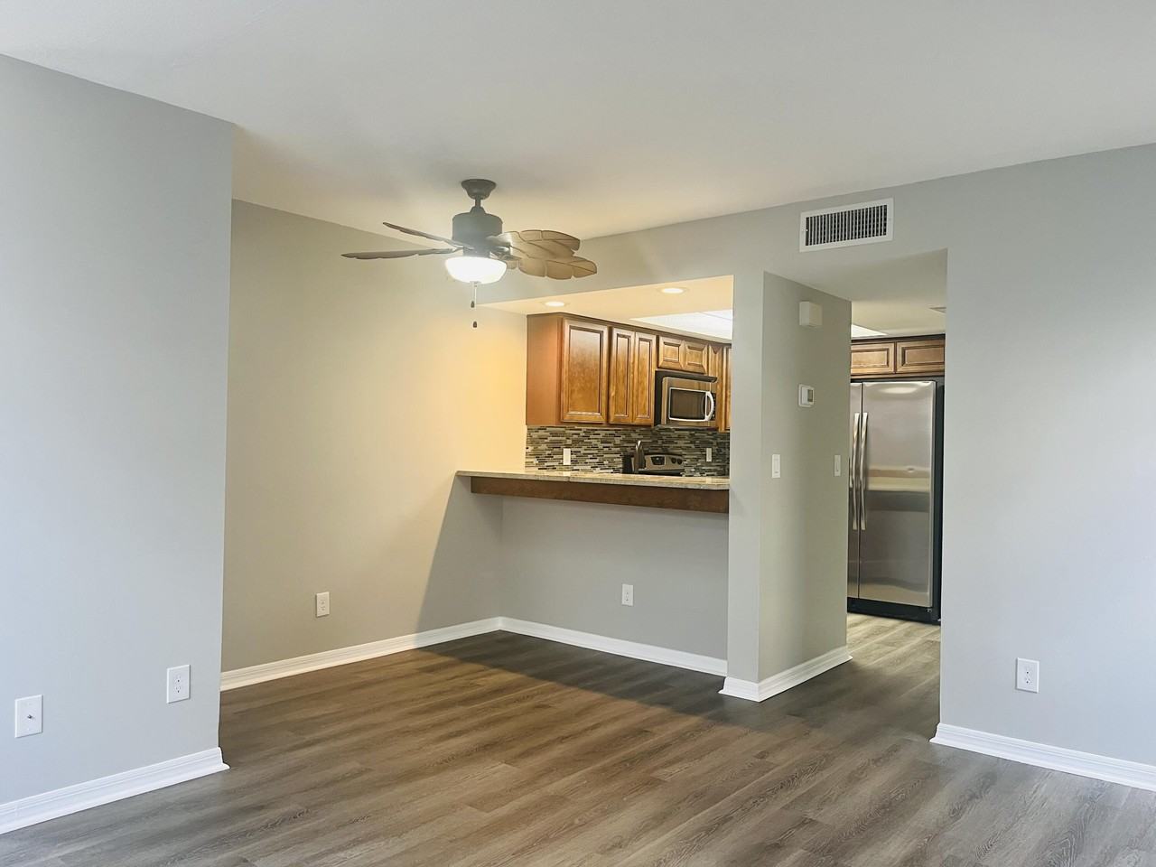 3042 Sir Hamilton Cir Unit 6 - Photo 5 of 13