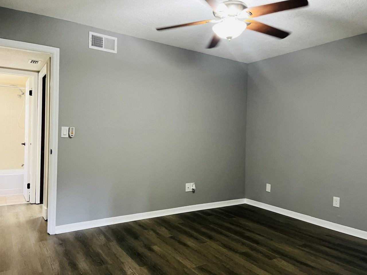 3042 Sir Hamilton Cir Unit 6 - Photo 7 of 13