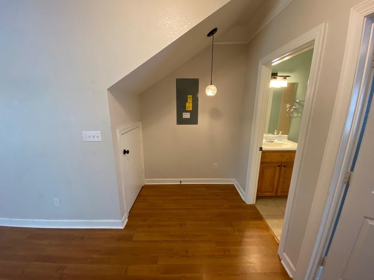 1930 Honolulu Ln - Photo 7 of 17