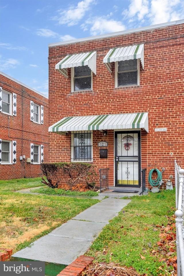 121 Anacostia Ave Ne - Photo 2 of 34