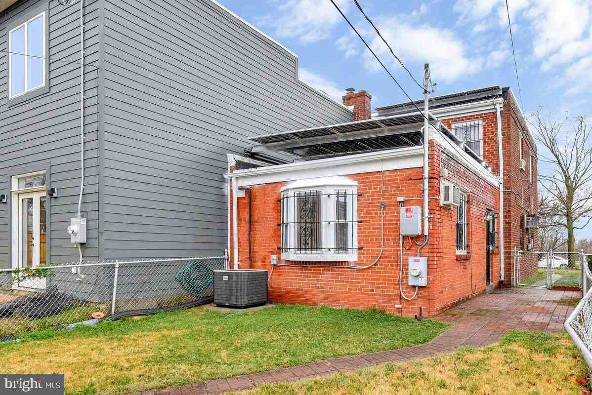 121 Anacostia Ave Ne - Photo 3 of 34