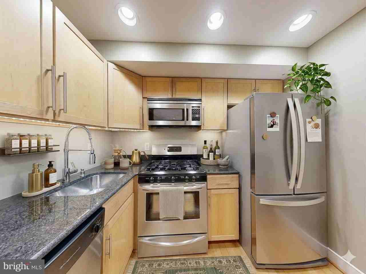 6 Rhode Island Ave Nw Apt 2 - Photo 4 of 27