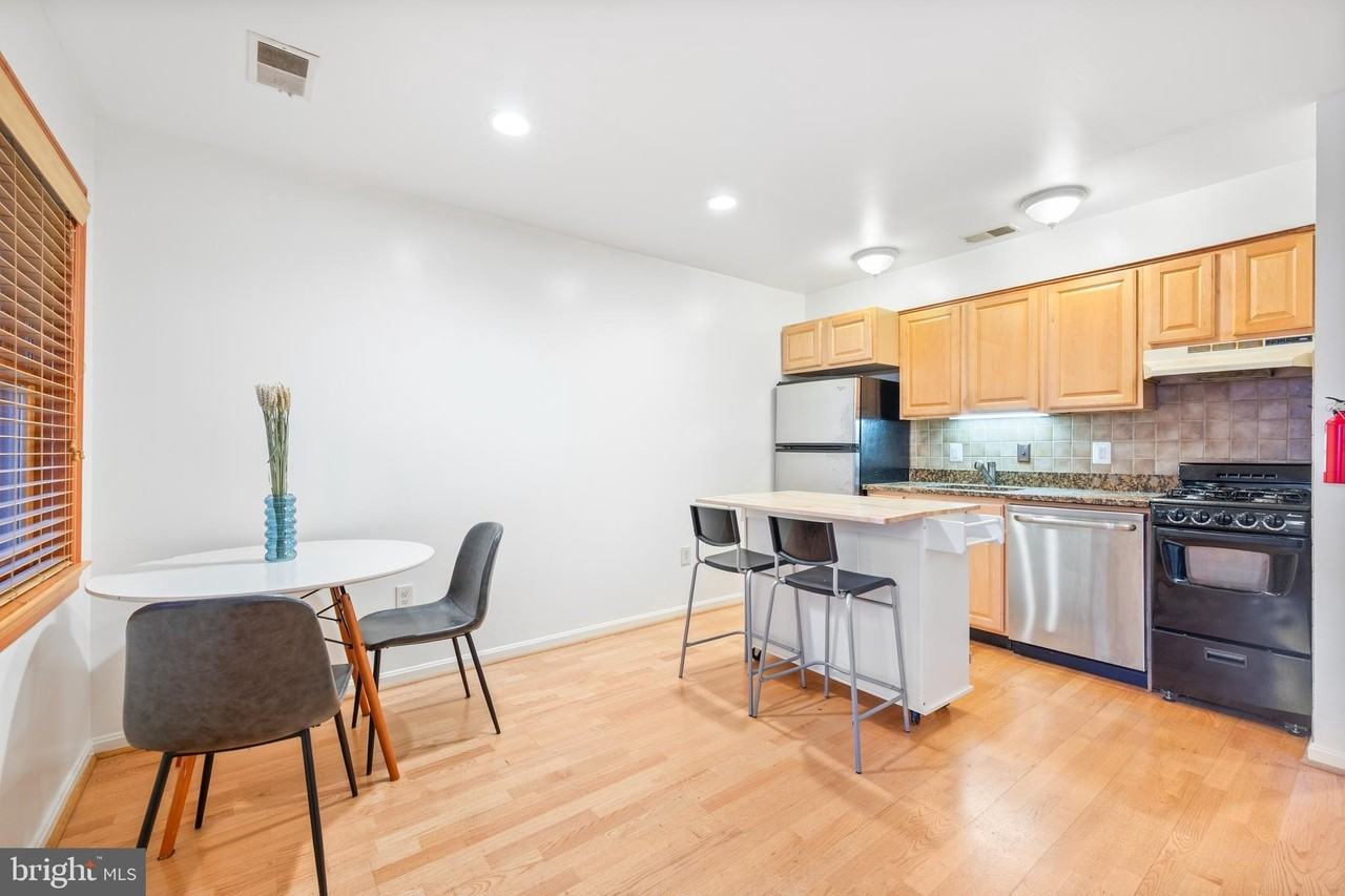 1645 Park Rd Nw Apt 2 - Photo 3 of 19