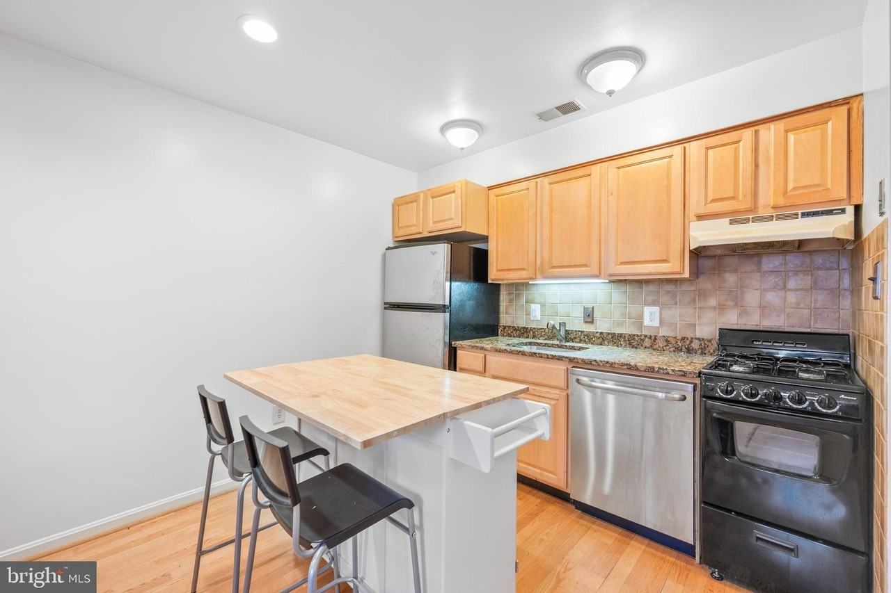 1645 Park Rd Nw Apt 2 - Photo 7 of 19