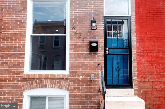 2624 Llewelyn Ave - Photo 2 of 32