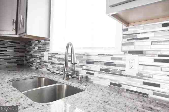 2624 Llewelyn Ave - Photo 7 of 32