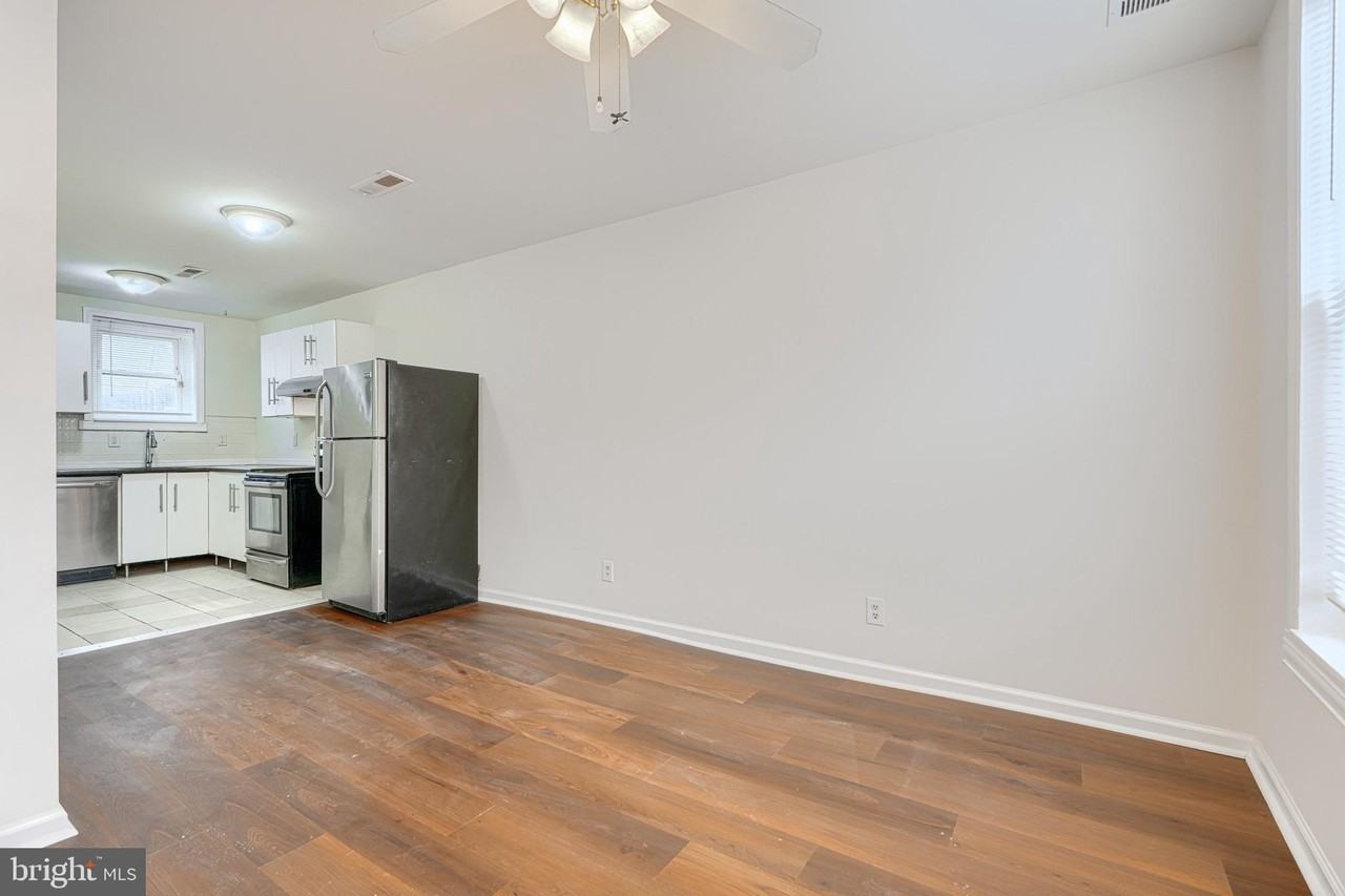 1138 W Lombard St - Photo 3 of 27