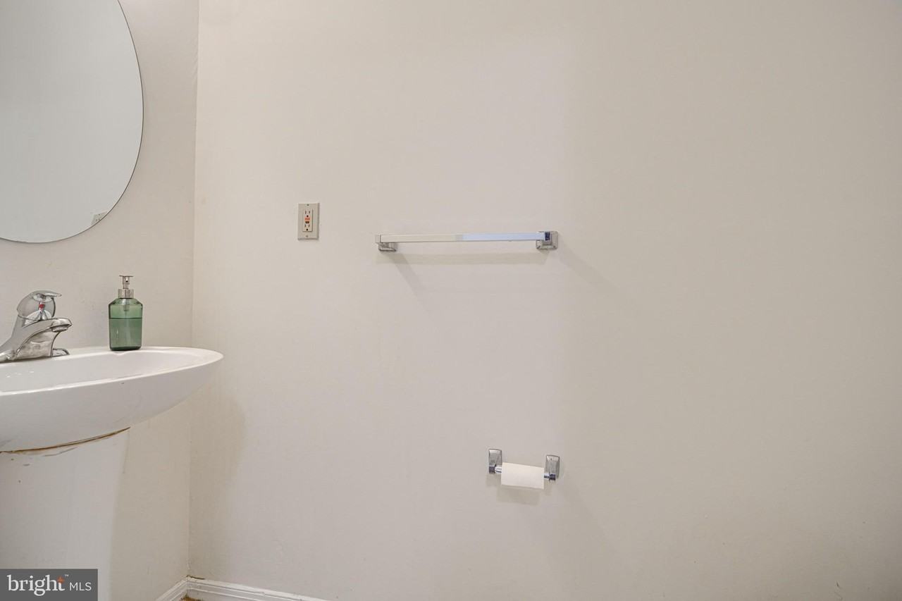 1138 W Lombard St - Photo 7 of 27