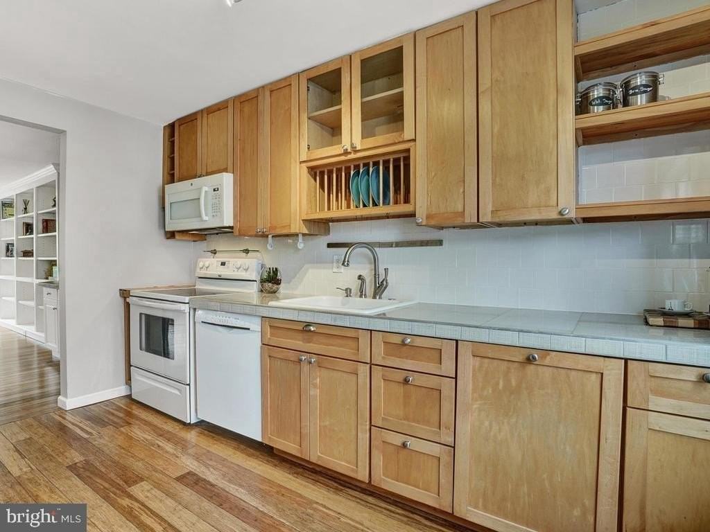 94 Blueridge Ct - Photo 4 of 32