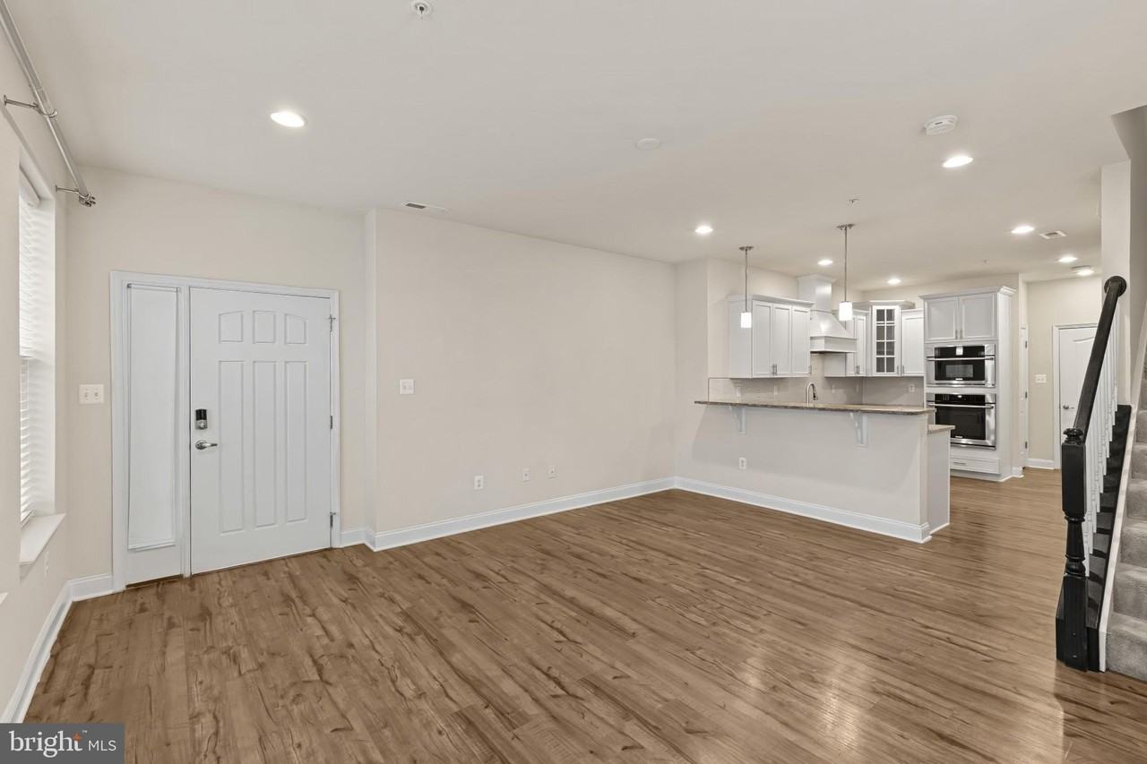 7328 Harlow Way Unit B - Photo 3 of 25