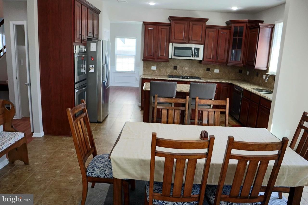 2716 Lake Forest Dr - Photo 4 of 50