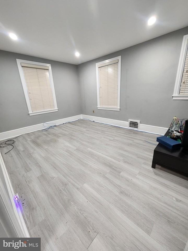 80 E Main St - Photo 6 of 10