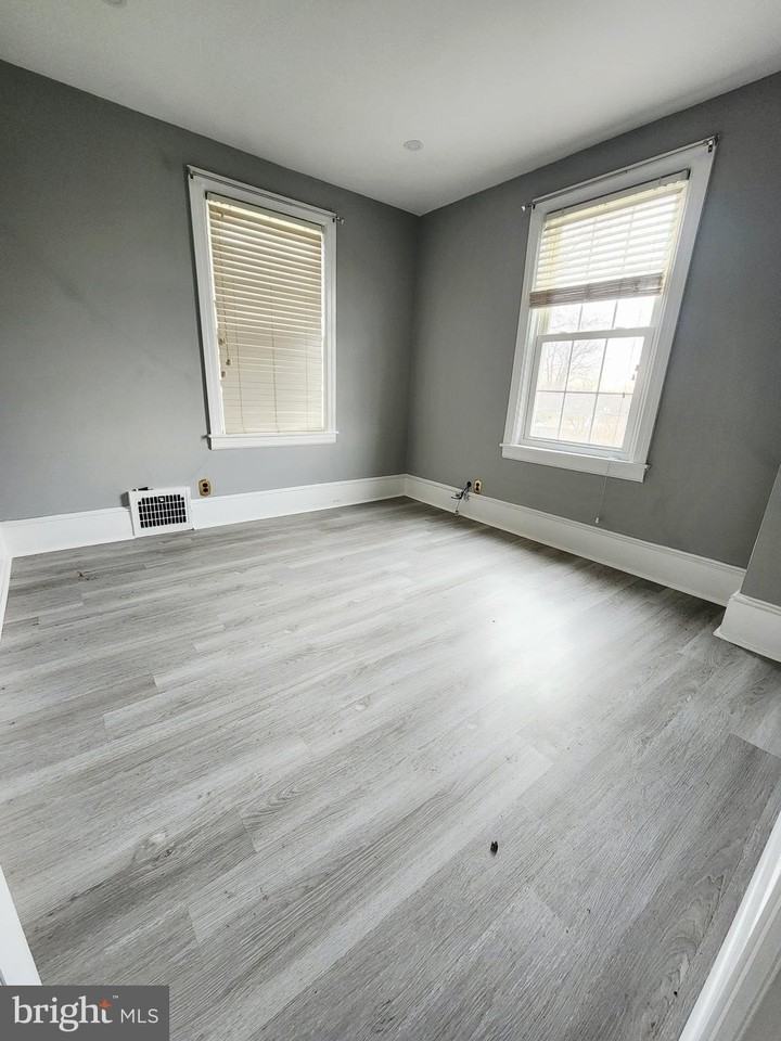 80 E Main St - Photo 7 of 10