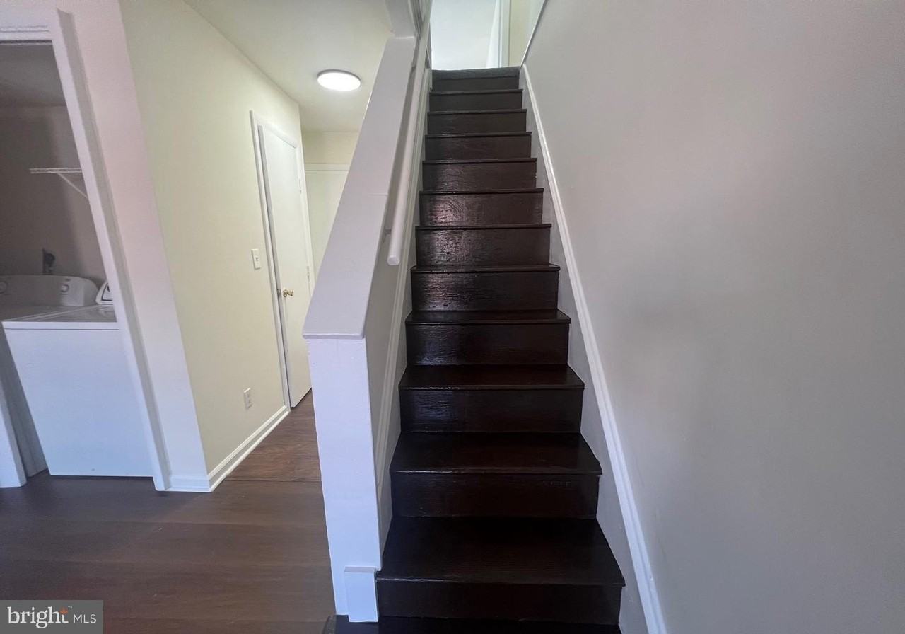 336 Barclay St Unit B - Photo 4 of 14