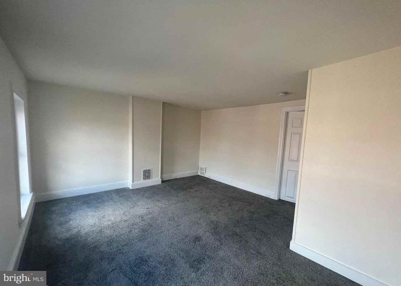 336 Barclay St Unit B - Photo 7 of 14