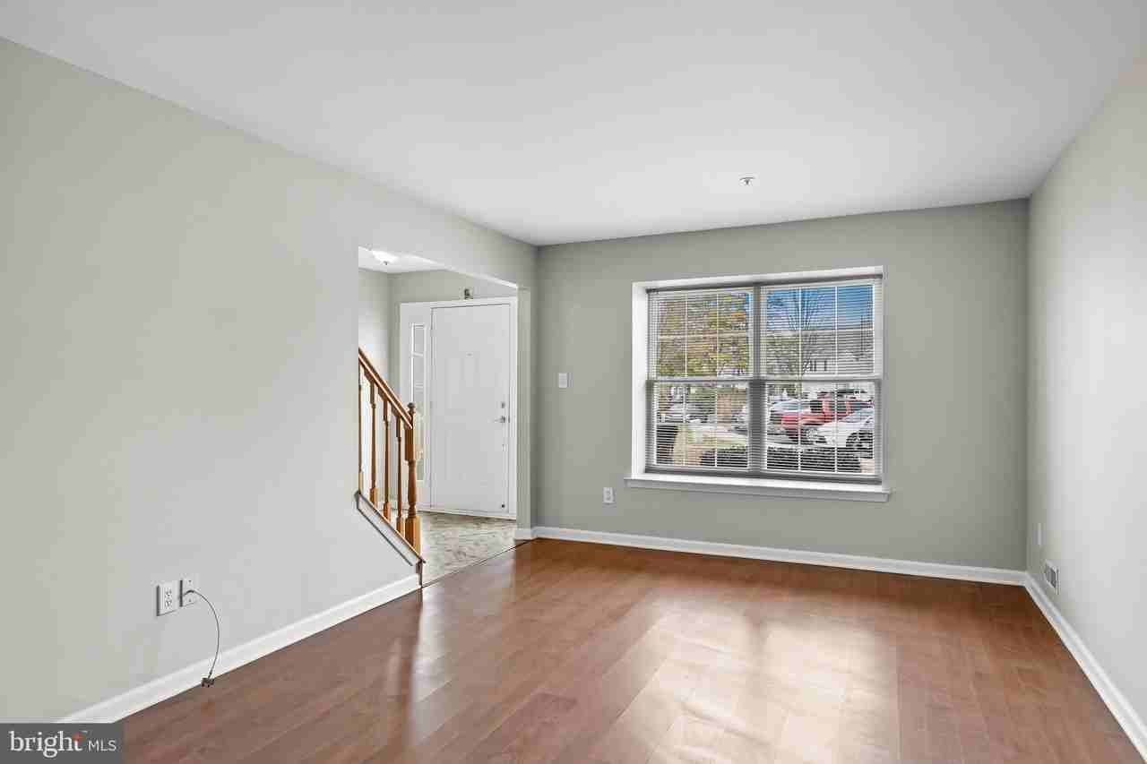 1505 Beacon Hill Dr - Photo 5 of 28